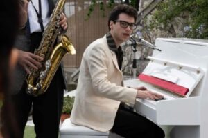 Champagne – Peppino di Capri: il film TV che racconta un'icona della musica italiana