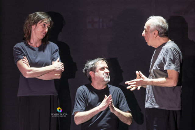 Silvio Orlando incanta Capua con "Ciarlatani": satira e poesia sul palcoscenico del Teatro Ricciardi