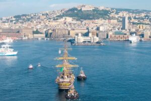 Nave Amerigo Vespucci torna a Napoli: la 13ª tappa del Tour Mediterraneo