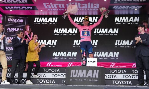 Pedersen: Maglia Rosa al Giro108