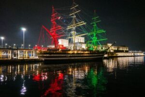 Vespucci a Napoli: oltre 33.000 visitatori per la nave più bella del mondo