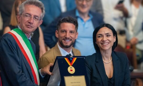 Dries Mertens riceve la Cittadinanza Onoraria dal Comune di Napoli