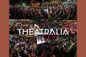 Spettacolo teatrale alla IV edizione di Theatralia 2025 presso l’Arena Parco Giovanni Paolo II di Visciano