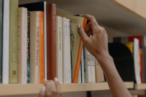 “Scaffale”: la nuova rivoluzione cartacea di Bibliotheka per le librerie italiane