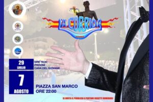 Concorrenti e pubblico alla Corrida Cetrarerse 2025 durante una serata di risate e talento a Cetraro