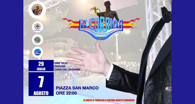 Concorrenti e pubblico alla Corrida Cetrarerse 2025 durante una serata di risate e talento a Cetraro