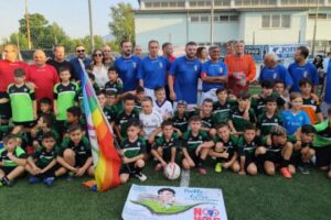 "Angelo Iannelli con i protagonisti della Partita del Cuore per la pace a Mariglianella"