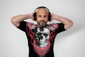 Paolo Ortelli e Julian DJ remixano Maledetta Primavera in versione techno estate 2025