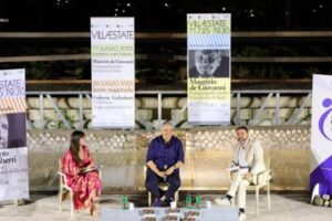 Maurizio de Giovanni durante l’evento al Santuario di Ercole Vincitore a Tivoli – luglio 2025