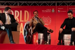 Vincitori Social World Film Festival 2025 sul palco della serata di gala