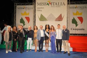 Luigi Zeno protagonista a Pompei: fascino, talento e bellezza si incontrano nella selezione regionale di Miss Italia.