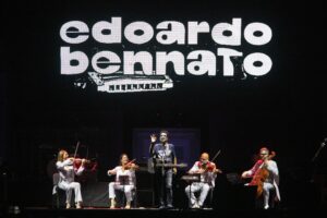 Oltre 7.000 spettatori, standing ovation e grandi nomi della musica e dello spettacolo: la IX edizione di Un’Estate da RE consacra la Reggia di Caserta come palcoscenico d’eccellenza.