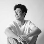 Premiato come Miglior Giovane Attore Luigi Zeno per “La Linea Sottile”, il talento partenopeo è pronto a brillare anche su Netflix