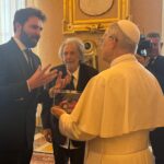 Hollywood incontra il Vaticano: Al Pacino e Andrea Iervolino ricevuti in udienza privata da Papa Leone XIV per un dialogo su cinema, fede e pace globale.