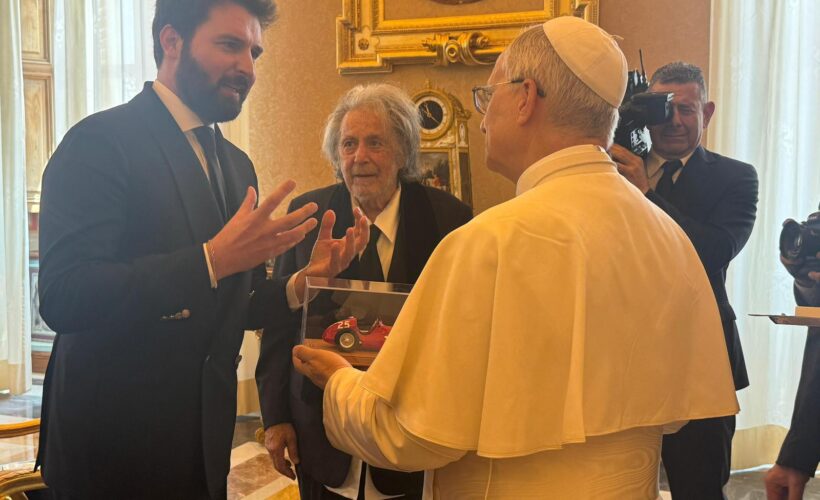Hollywood incontra il Vaticano: Al Pacino e Andrea Iervolino ricevuti in udienza privata da Papa Leone XIV per un dialogo su cinema, fede e pace globale.