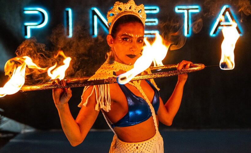 Tre notti di festa nella perla della Costa Smeralda: il Pineta Club Porto Rotondo celebra Ferragosto con musica, spettacolo e glamour internazionale.