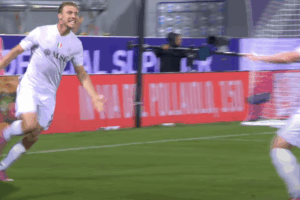 Napoli esulta dopo il 3-0 alla Fiorentina al Franchi
