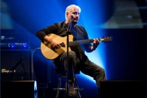 Chitarra storica di Pino Daniele donata a Rai Radio2