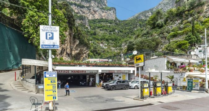 Mandara Parking Positano, storica impresa familiare nel cuore della Costiera Amalfitana