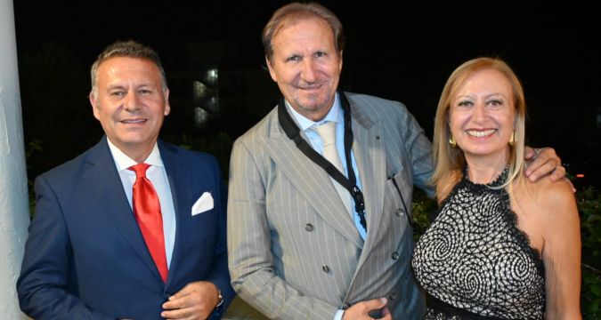 Franco Capasso sassofonista durante la festa di compleanno del 29 settembre 2026 all’Hotel Sakura di Torre del Greco